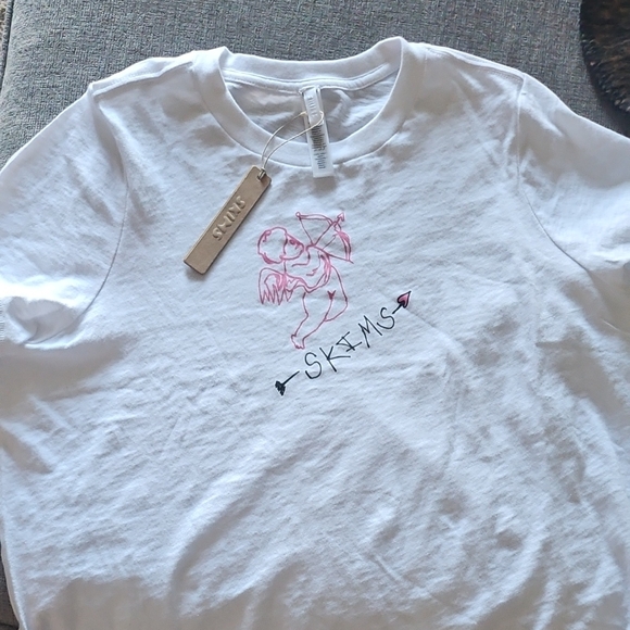 SKIMS Tee with Pink Angel Cupid Graphic - Picture 2 of 2